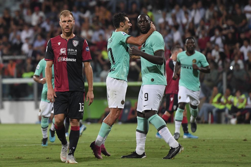 Lukaku esulta dopo l' 1-2 in Cagliari-Inter