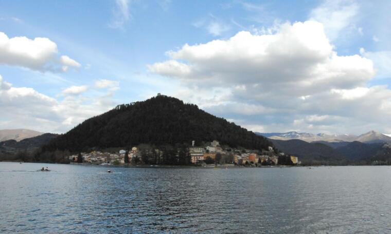 Il lago di Piediluco, sede delle gare | Foto Delegazione Regionale Sardegna Fic