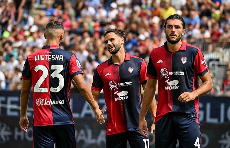 Hatzidiakos, Wieteska e Dossena durante Cagliari-Udinese | Foto Luigi Canu