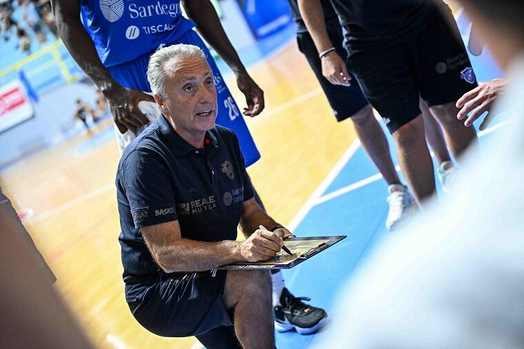 Il coach della Dinamo Sassari Piero Bucchi | Foto Luigi Canu