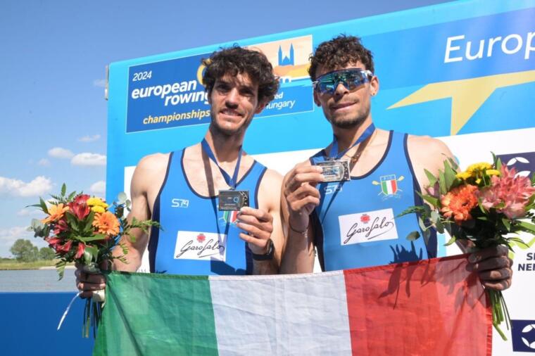 Orecchini pendenti ad uncinetto color argento fatti a mano - Gioie... | su